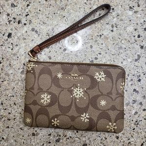 COACH Corner Zip Wristlet In Signature Canvas With Snowflake NWOT